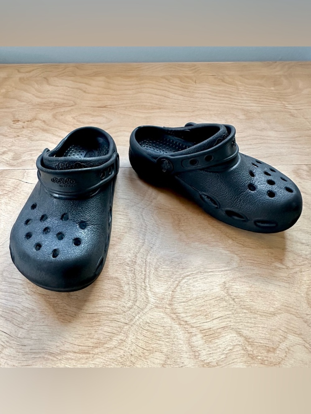 Crocs Kids C10/11 Black Classic Clogs Slip On Lightweight Unisex